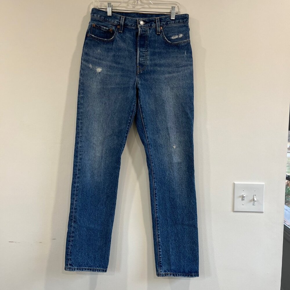 Levis Premium Denim Women's jeans Size 30 X 31 Straigh leg Midwaist